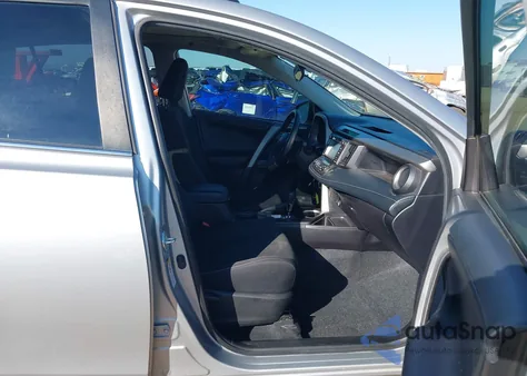 2018 Toyota Rav4 Xle z USA, uszkodzony, nr VIN 2T3WFREV2JW498829